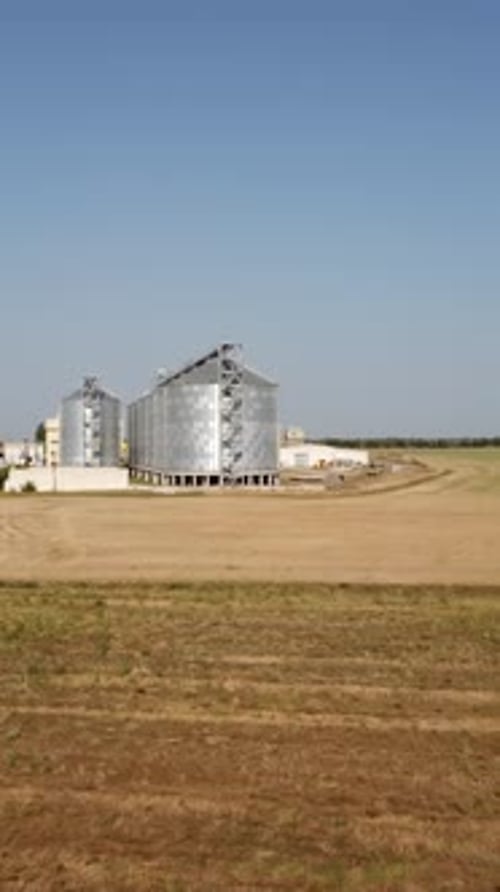 Grain Elevator Metal Grain Silo in Agricultural Zone Agriculture Storage for Harvest and Crops in