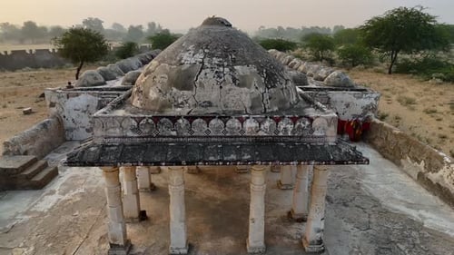 Vidéo Cinématographique aérienne des Ruines sacrées de Nagarparkar du Temple de Gori