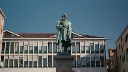 Statue of Daniele Manin towering over Venice