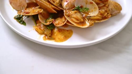 Palourdes sautées avec pâte de piment rôti