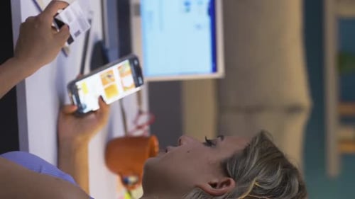 Vertical video of E-commerce.