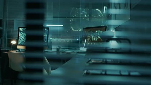Surveillance par satellite exécutée sur les ordinateurs du centre de commandement militaire