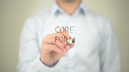 Core Form Man schreibt auf transparentem Bildschirm