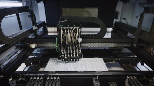Usine pour l'assemblage de lampes LED Machine de haute technologie pour placer des LED sur des panneaux