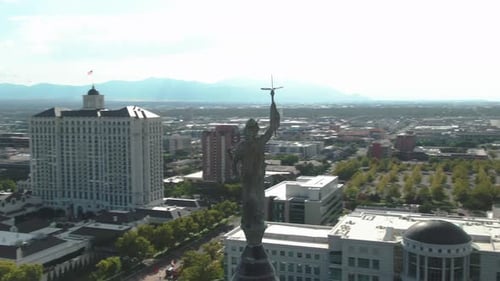 NICE SHOOT ORBIT AROUND STATUE ON TOP OF SALT LAKE CITY AND COUNTY BUILDING