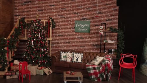 Frohe Feiertage geschmückt für Weihnachten und Neujahr