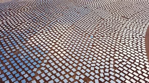 Solar power tower mirrors focus sun rays upon a collector tower