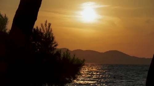 Wunderschöne Meereslandschaft in der Abenddämmerung