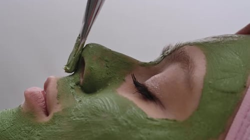 Relaxing Spa Facial with Green Clay Mask Application