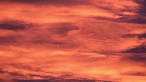 Rote Wolken im Zeitraffer