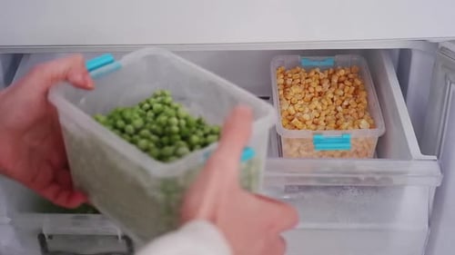 Freezing Green Peas in Refrigerator Drawer