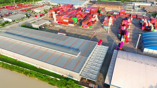 Containerhöfe aus der Vogelperspektive, 4K-Drohne