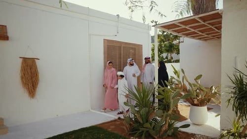 Familie Uae im Landhaus in Dubai.