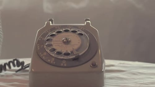 Composer un numéro sur un téléphone vintage