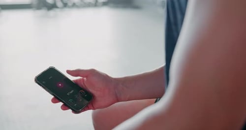 Fitness App Shows Heart Rate on Smartphone