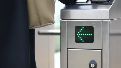 Naviguer facilement dans le tourniquet du métro