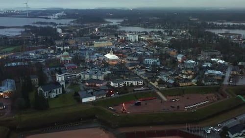 Vista aérea de la fortaleza de Hamina, el bastión y el paisaje de la ciudad, Finlandia