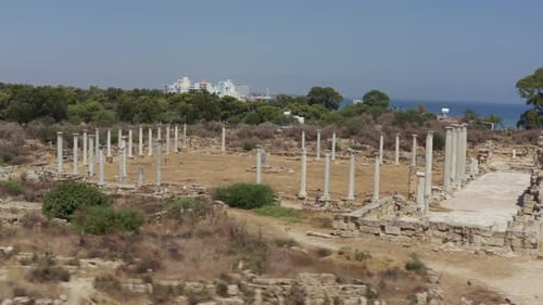 Vue aérienne de l'ancienne ville de Salamine, dans le nord de Chypre. tir par Drone.