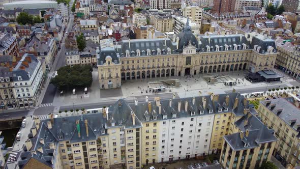 Praça da República ou Place de la Republique com o Palácio do Comércio ...