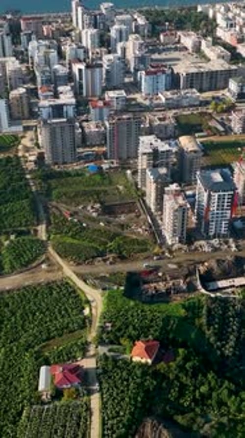 Vídeo vertical: visión aérea del edificio de viviendas