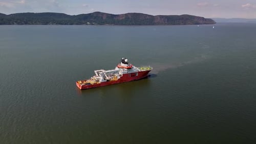 Luftaufnahme eines Schiffes im Wasser, Vereinigte Staaten.