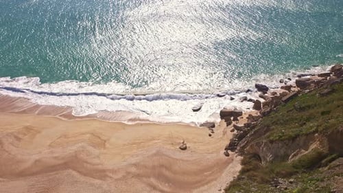 Nazaré, vue sur la mer, vagues sur la plage