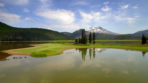 Gorgeous Lakeside View of Oregon Mountainside Above