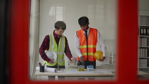 Trabalho de brainstorming para estimativa de custos em design, arquitetura e engenharia.