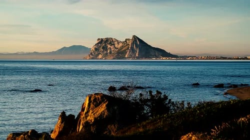 Meereslandschaft mit Gibraltar-Felsen