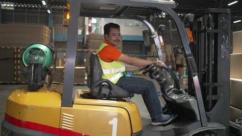 Logistics employees is working warehouse.