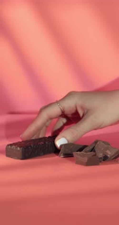 Hand Grabs Protein Bar