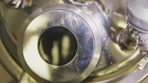 Examine el dispositivo con líquido cerrado con una parte circular