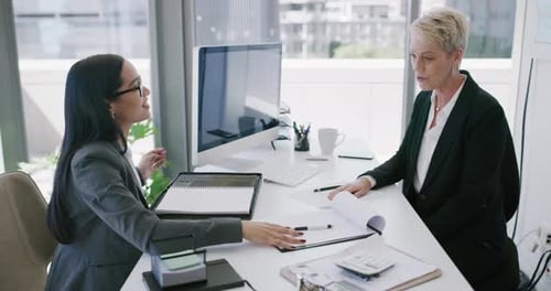 4k video footage of two businesswomen shaking hands during a meeting in an office