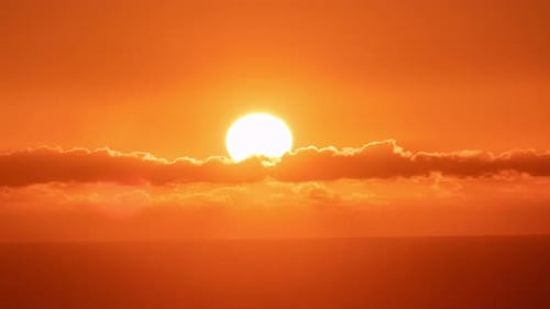 Time lapse - Sun setting over the ocean in Big Island, Hawaii.