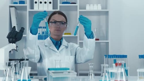 Des scientifiques testent des échantillons infectieux pour déterminer leur structure et l'efficacité du potentiel