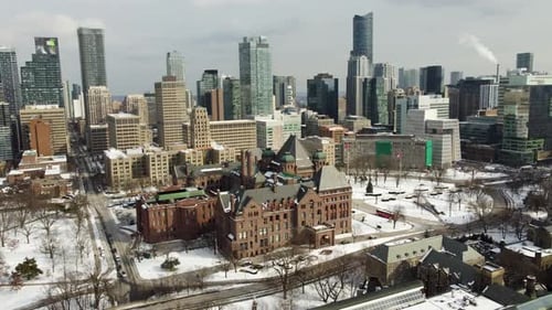 Vue aérienne hivernale de l'Assemblée législative de l'Ontario 4K