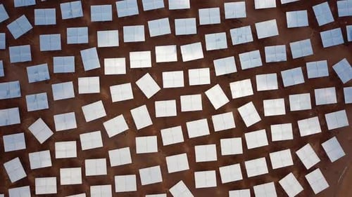 Solar power tower mirrors focus sun rays upon a collector tower