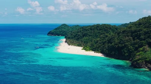 Voo com drone ao meio-dia Puka Beach Yapak Boracay Aklan, paraíso das Filipinas
