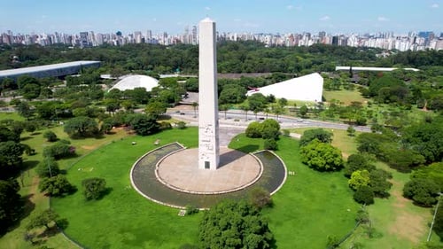 Célèbre monument de l'obélisque au centre-ville de Sao Paulo au Brésil.