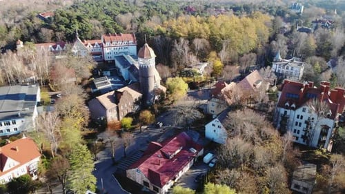 Vue aérienne du château d'eau de Svetlogorsk en automne
