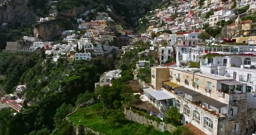 Positano, Côte amalfitaine, Italie, couleurs et vues incroyables, vue d'en haut, bâtiments et monuments de