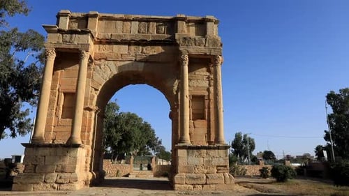 Arc de Triomphe de Dioclétien à Subaytilah, Tunisie. - plan large