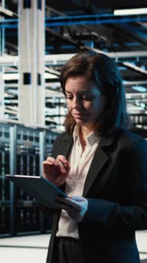 Vertical Video Data Center Software Developer Scanning Rigs to Create Digital Twin