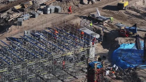 Trabajadores construyen el puente sur de Riga con Active Motion