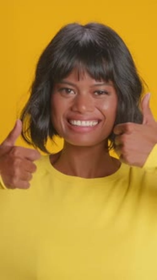 Sourires éclatants et ondes positives dans un cadre dynamique