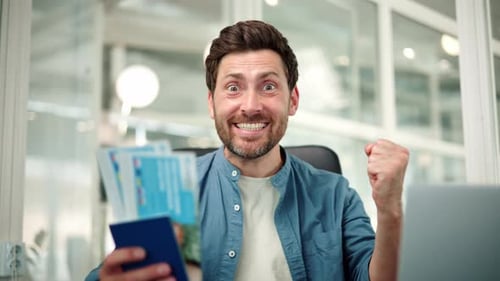 Man Shouts Wow Last Day of Work in Office Before Going on Vacation with Family