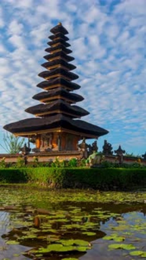 Vue verticale du temple en Indonésie