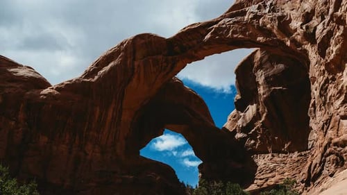 Double Arch Utah Time lapse avec nuages diurnes