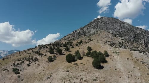Zumbido del monte Timpanogos en las montañas de Utah.