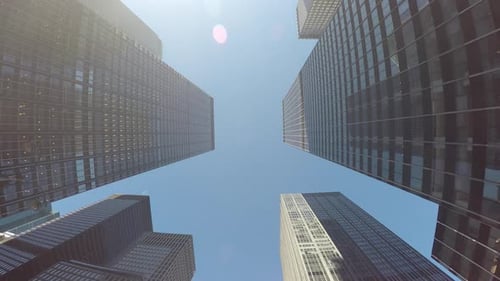 POV-Ansicht von Wolkenkratzergebäuden in der Stadt. modernes Finanz- und Geschäftsviertel